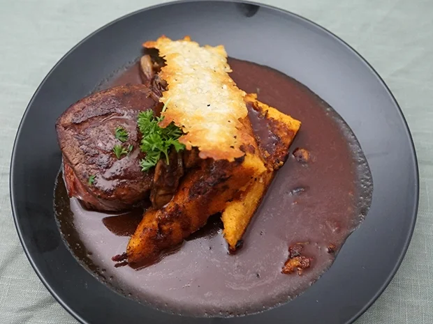 Rinderfilet mit Steinpilzsauce und Tomatenpolenta - Rezept - Bild Nr. 2