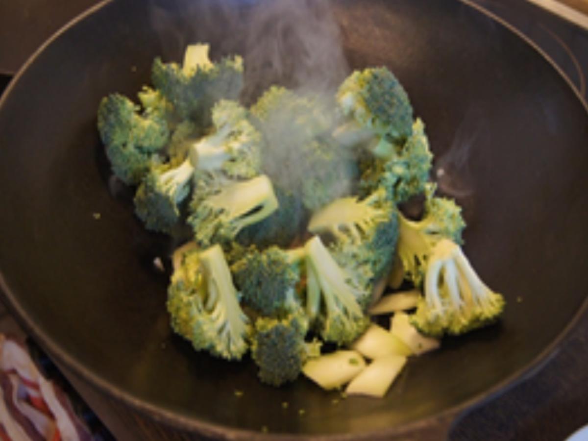 Gebratene Seelachsfilets mit herzhaften Brokkoli aus dem Wok - Rezept - Bild Nr. 10