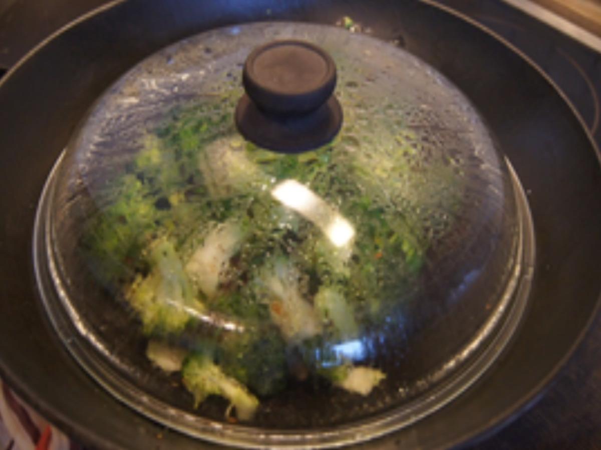 Gebratene Seelachsfilets mit herzhaften Brokkoli aus dem Wok - Rezept - Bild Nr. 11
