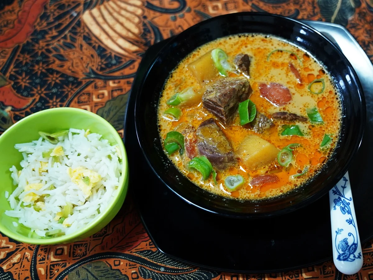 Rindfleischsuppe auf Betawi-Art -- Soto Betawi khas Jakarta - Rezept - Bild Nr. 2