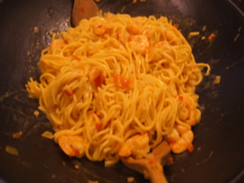 Rezept: Asiatische Nudeln mit Garnelencurry Bild Nr. 15198 Asiatische Nudeln mit Garnelencurry - Rezept - Bild Nr. 15198