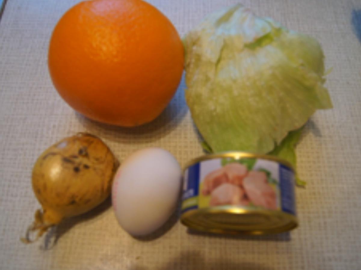 Eisbergsalat mit Thunfischfilet, Orange, Zwiebel und Ei - Rezept - Bild Nr. 3