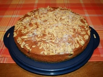 Kirschkuchen mit gehackten Mandeln - Rezept