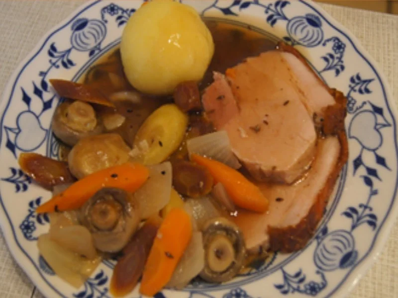 Schweinebraten mit Gemüse und Thüringer Knödel - Rezept - Bild Nr. 15223