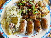 Rezept: Nürnberger Bratwürste an Ananaskraut mit Brezenknödeln_in Scheiben Bild Nr. 2 Nürnberger Bratwürste an Ananaskraut mit Brezenknödeln_in Scheiben - Rezept - Bild Nr. 2