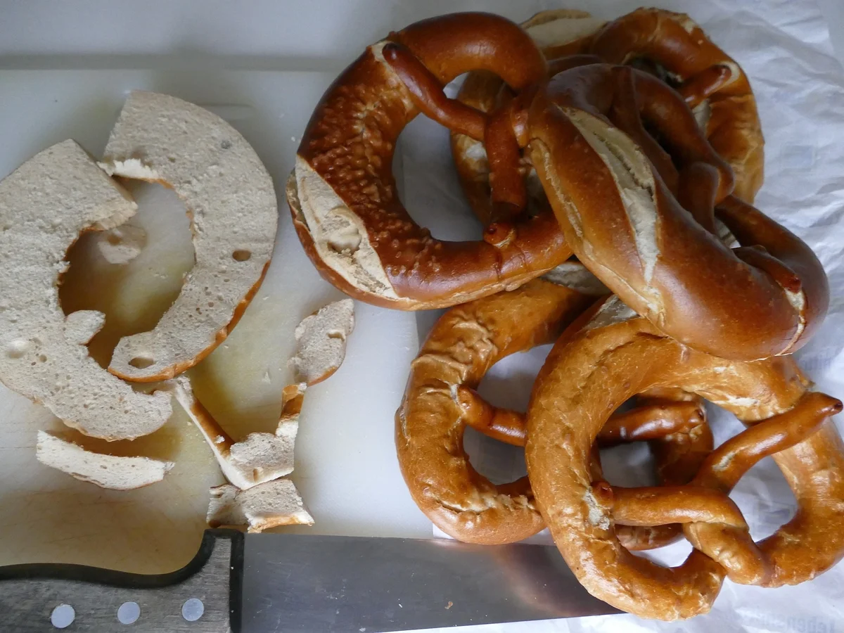 Rezept: Brezelknödel Bild Nr. 2 Brezelknödel - Rezept - Bild Nr. 2