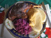 Gänsekeule mit Böhmischen Knödeln, Gemüsecreme und Apfelrotkohl - Rezept - Bild Nr. 15233