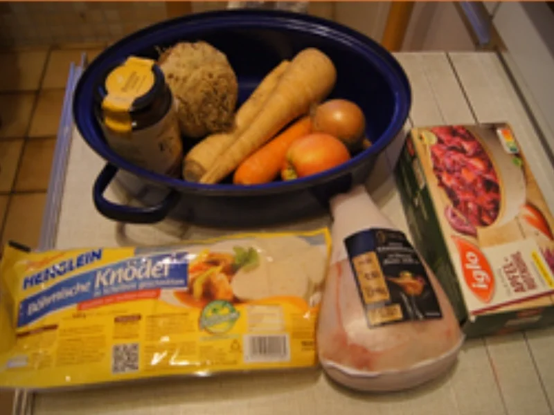 Rezept: Gänsekeule mit Böhmischen Knödeln, Gemüsecreme und Apfelrotkohl Bild Nr. 15235 Gänsekeule mit Böhmischen Knödeln, Gemüsecreme und Apfelrotkohl - Rezept - Bild Nr. 15235