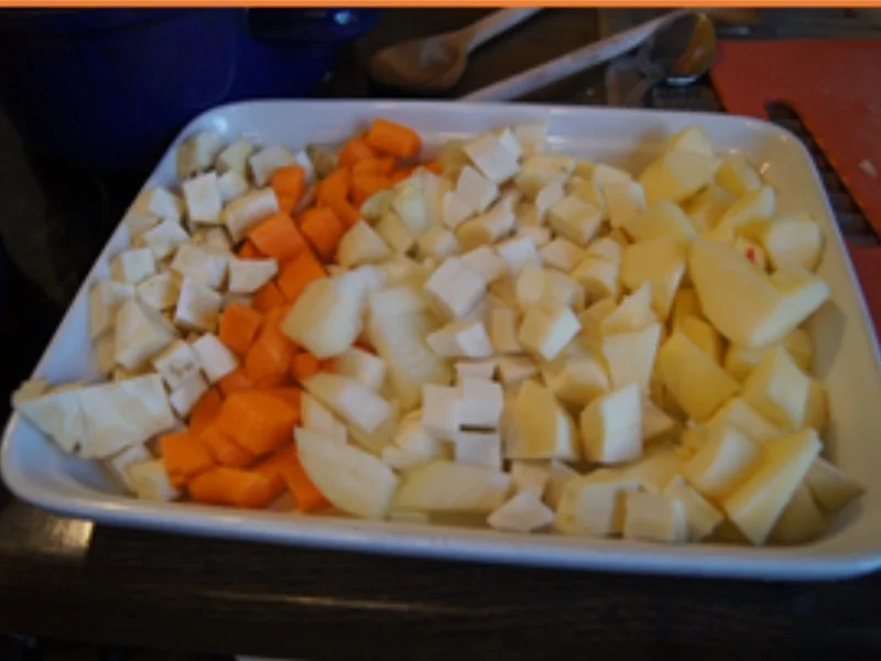 Rezept: Gänsekeule mit Böhmischen Knödeln, Gemüsecreme und Apfelrotkohl Bild Nr. 15239 Gänsekeule mit Böhmischen Knödeln, Gemüsecreme und Apfelrotkohl - Rezept - Bild Nr. 15239