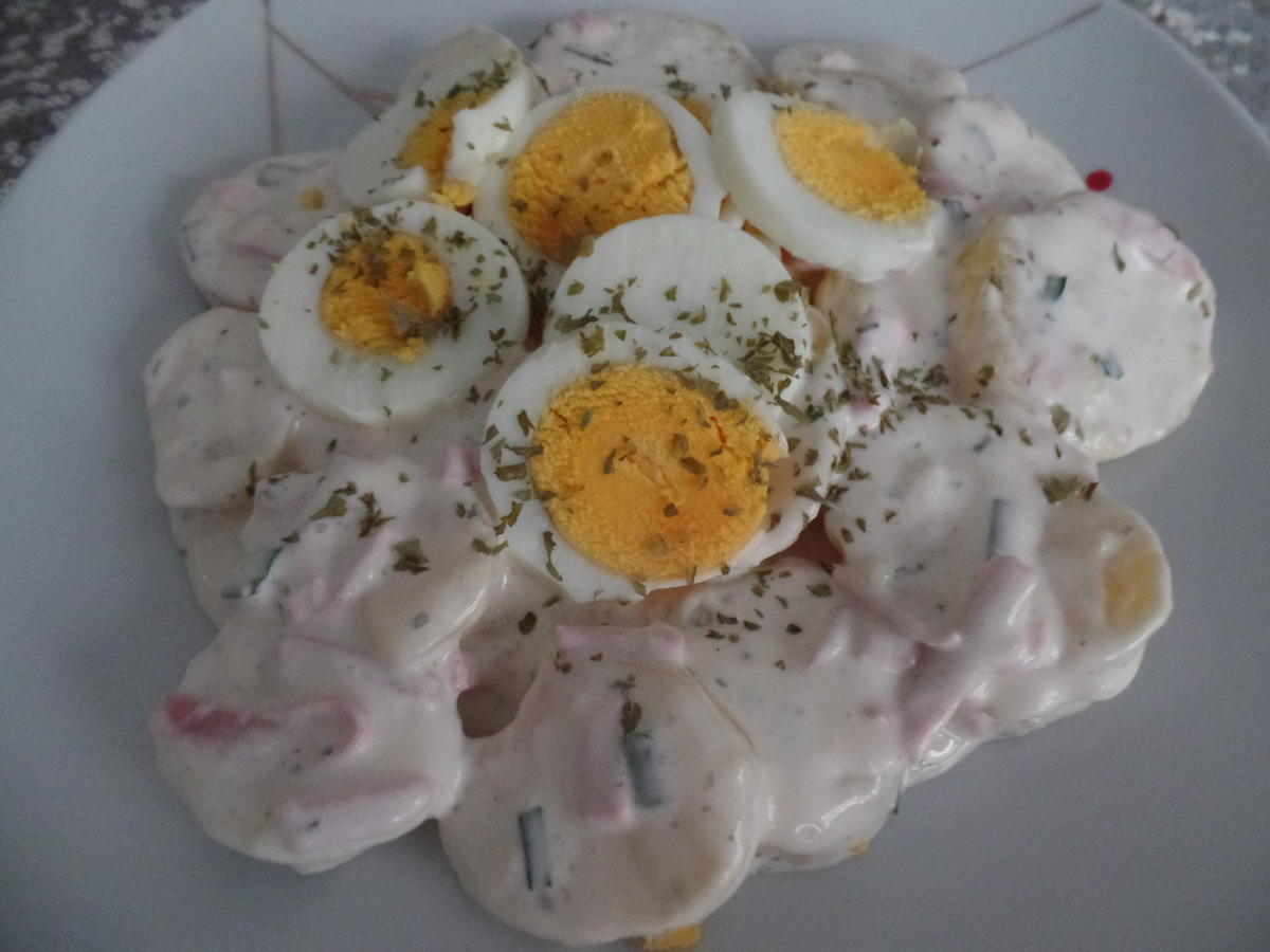 Pellkartoffelsalat mit Ei - Rezept mit Bild - kochbar.de