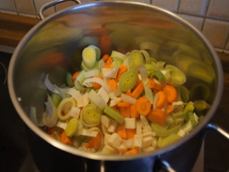 Kartoffel-Gemüse-Eintopf mit Mettbällchen - Rezept - Bild Nr. 15243