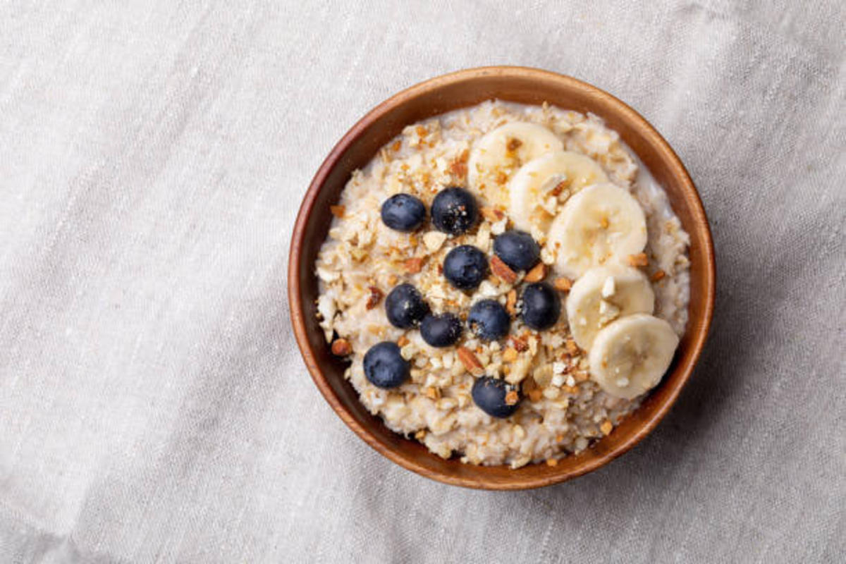 Haferbrei Haferbrei (auch Porridge genannt) besteht hauptsächlich aus ...