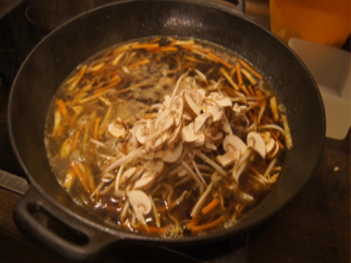 Asiatische Suppe mit Hähnchenbrustfilet - Rezept - Bild Nr. 12