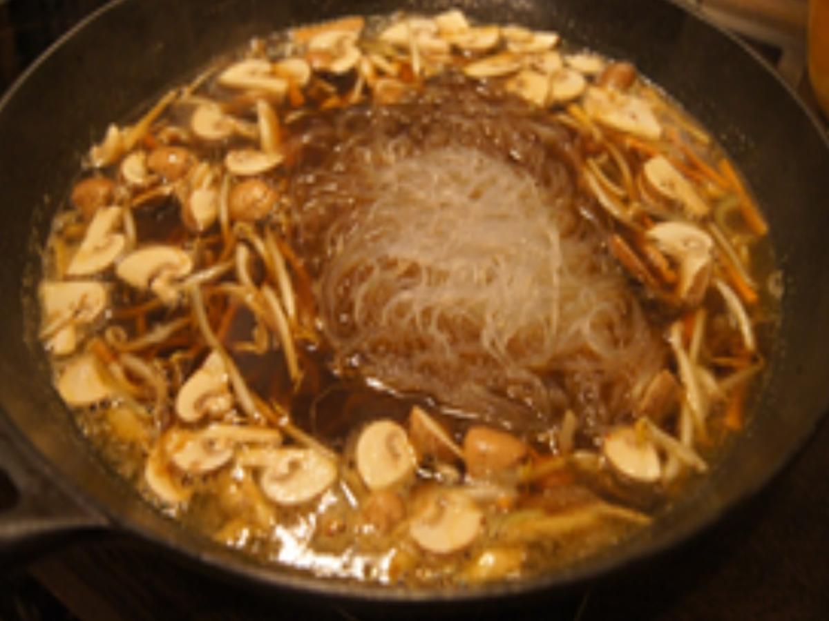 Asiatische Suppe mit Hähnchenbrustfilet - Rezept - Bild Nr. 13