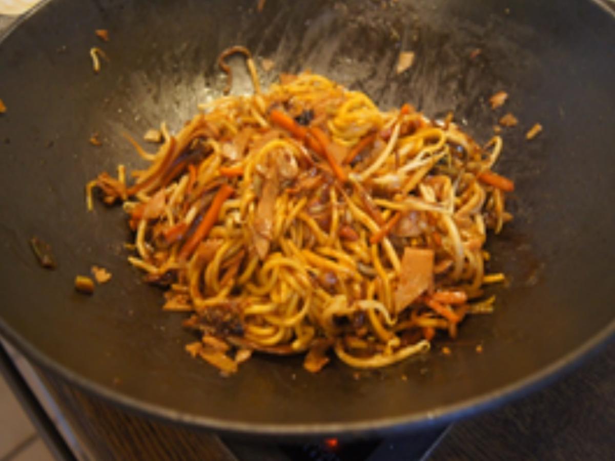 Mie-Nudeln mit Gemüse und gekochten Schinken - Rezept - Bild Nr. 18