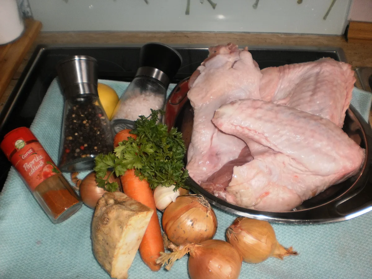 Putenflügel gebraten mit Knödel und Soß - Rezept - Bild Nr. 15259