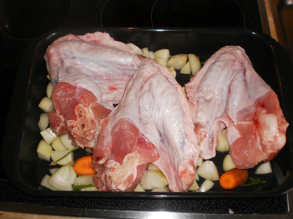 Putenflügel gebraten mit Knödel und Soß - Rezept - Bild Nr. 15261