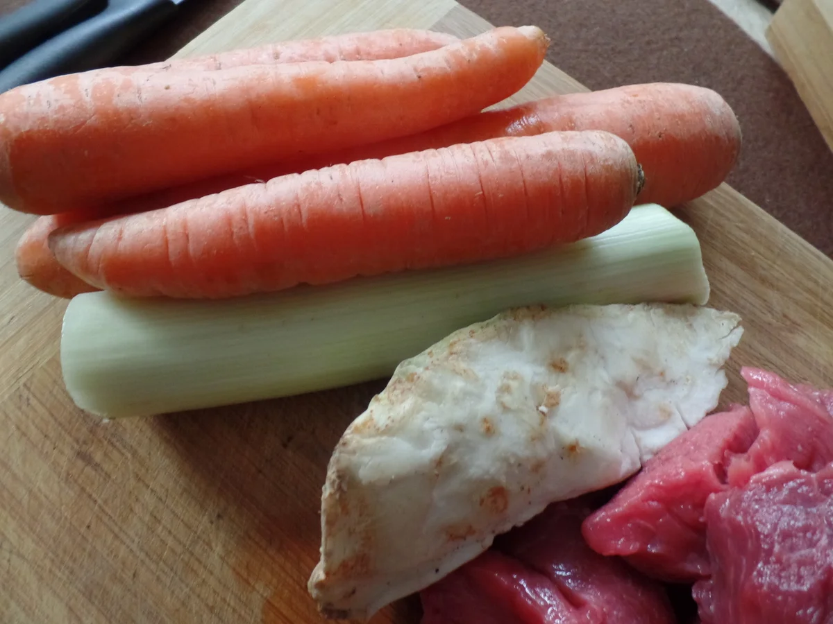 Rezept: Glühweingulasch mit Petersilienspätzle Bild Nr. 15263 Glühweingulasch mit Petersilienspätzle - Rezept - Bild Nr. 15263