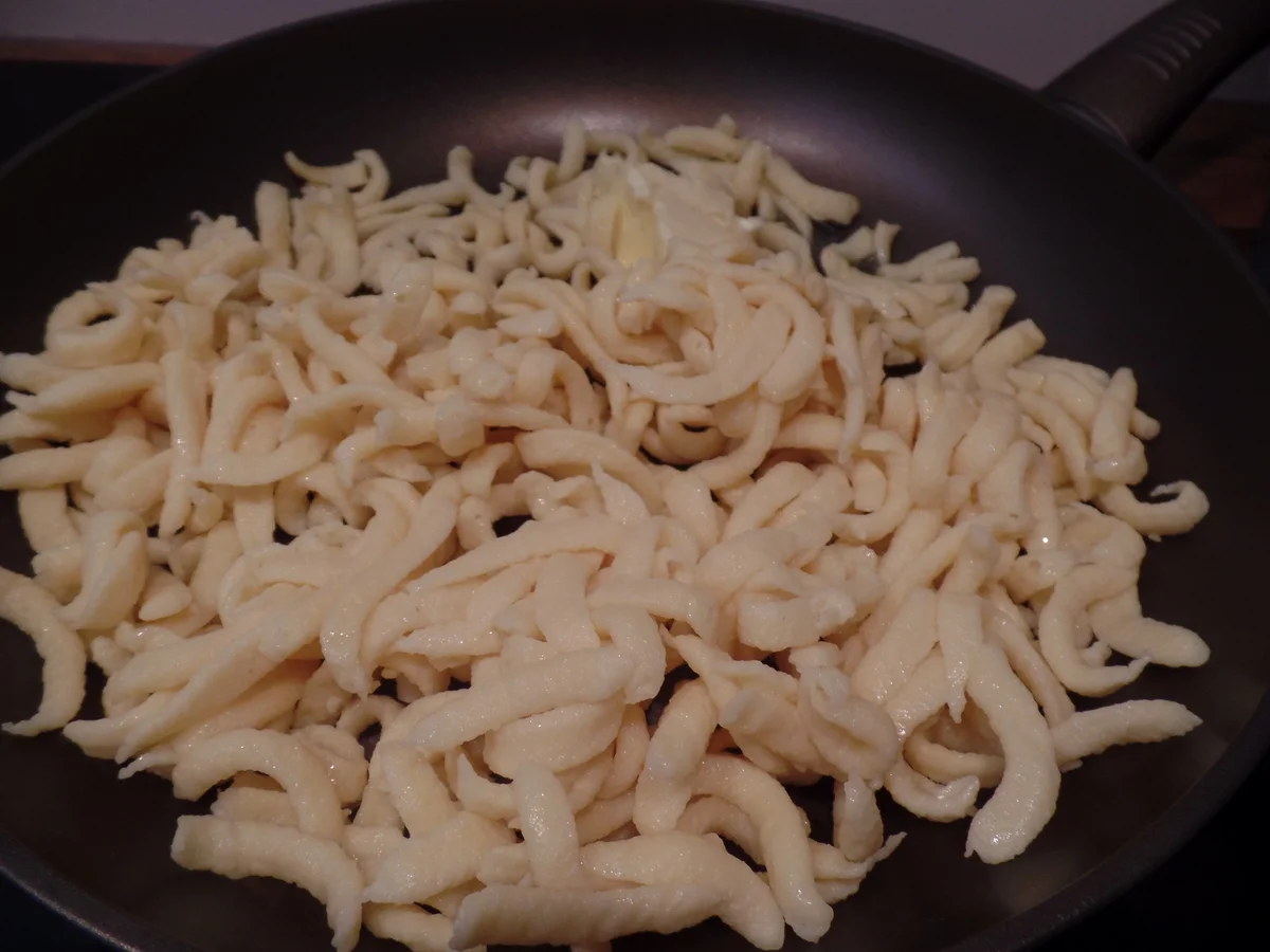 Rezept: Glühweingulasch mit Petersilienspätzle Bild Nr. 15270 Glühweingulasch mit Petersilienspätzle - Rezept - Bild Nr. 15270