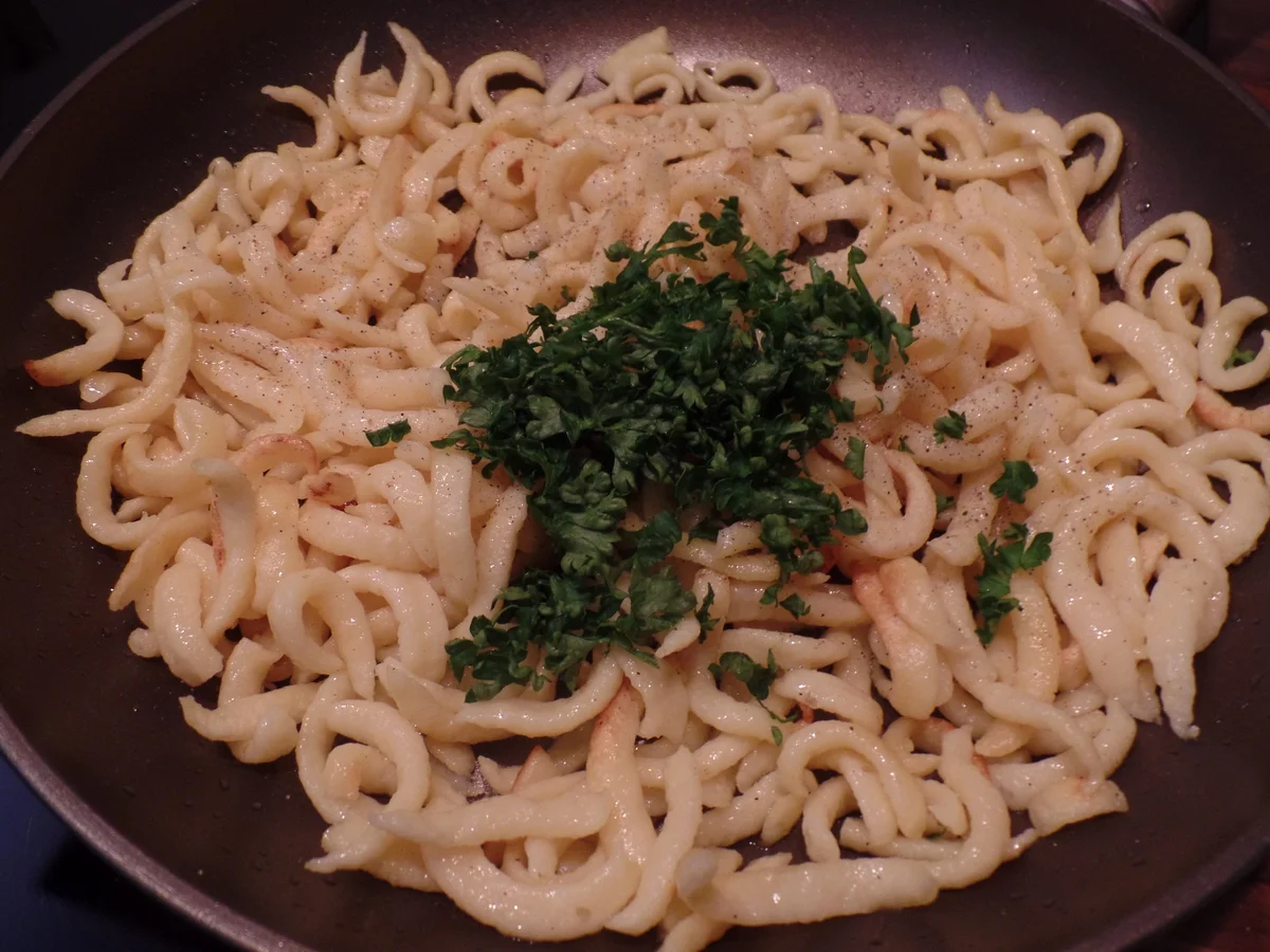 Rezept: Glühweingulasch mit Petersilienspätzle Bild Nr. 15273 Glühweingulasch mit Petersilienspätzle - Rezept - Bild Nr. 15273
