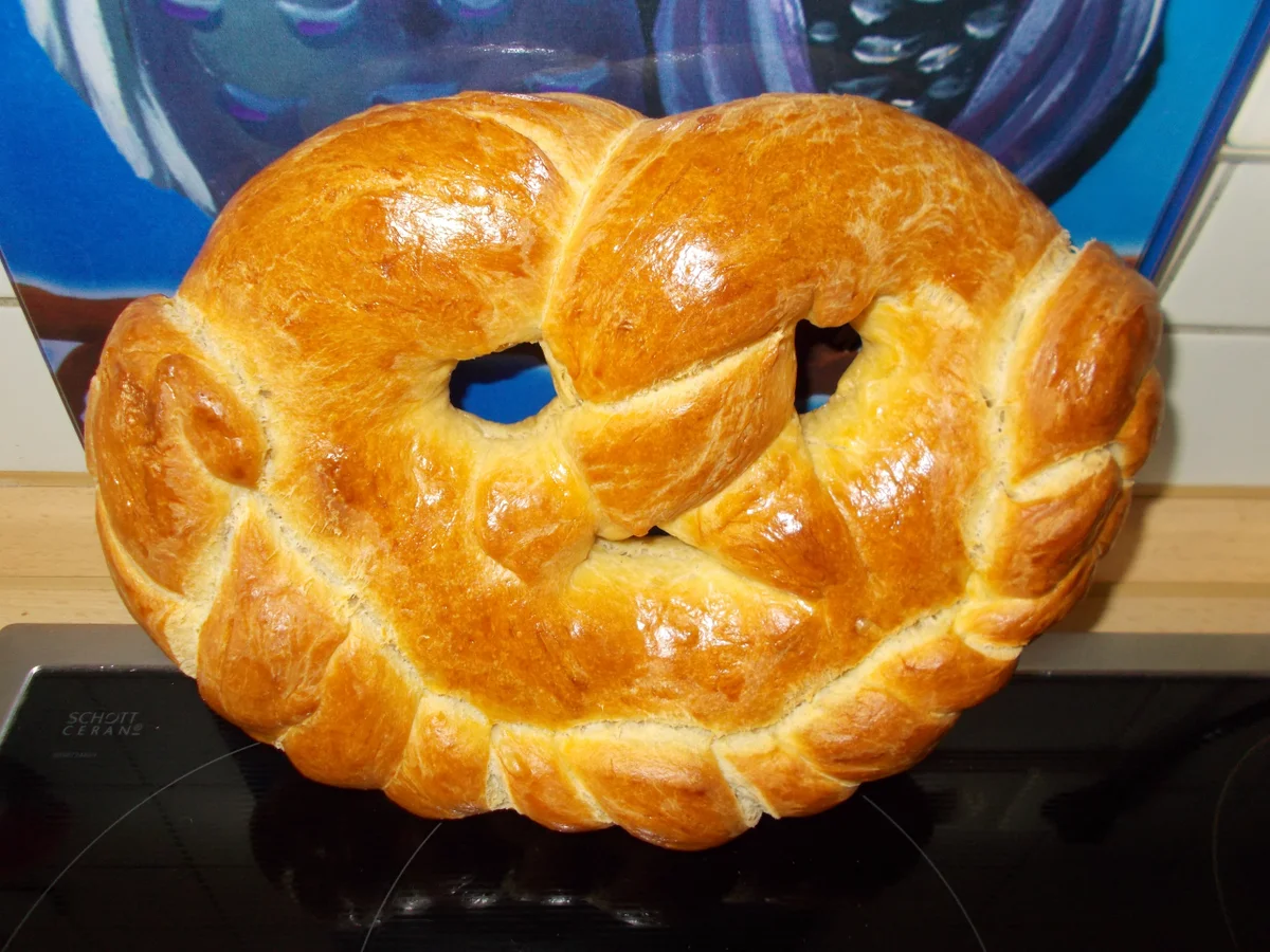 Rezept: NEUJAHRSBREZEL Bild Nr. 15267 NEUJAHRSBREZEL - Rezept - Bild Nr. 15267