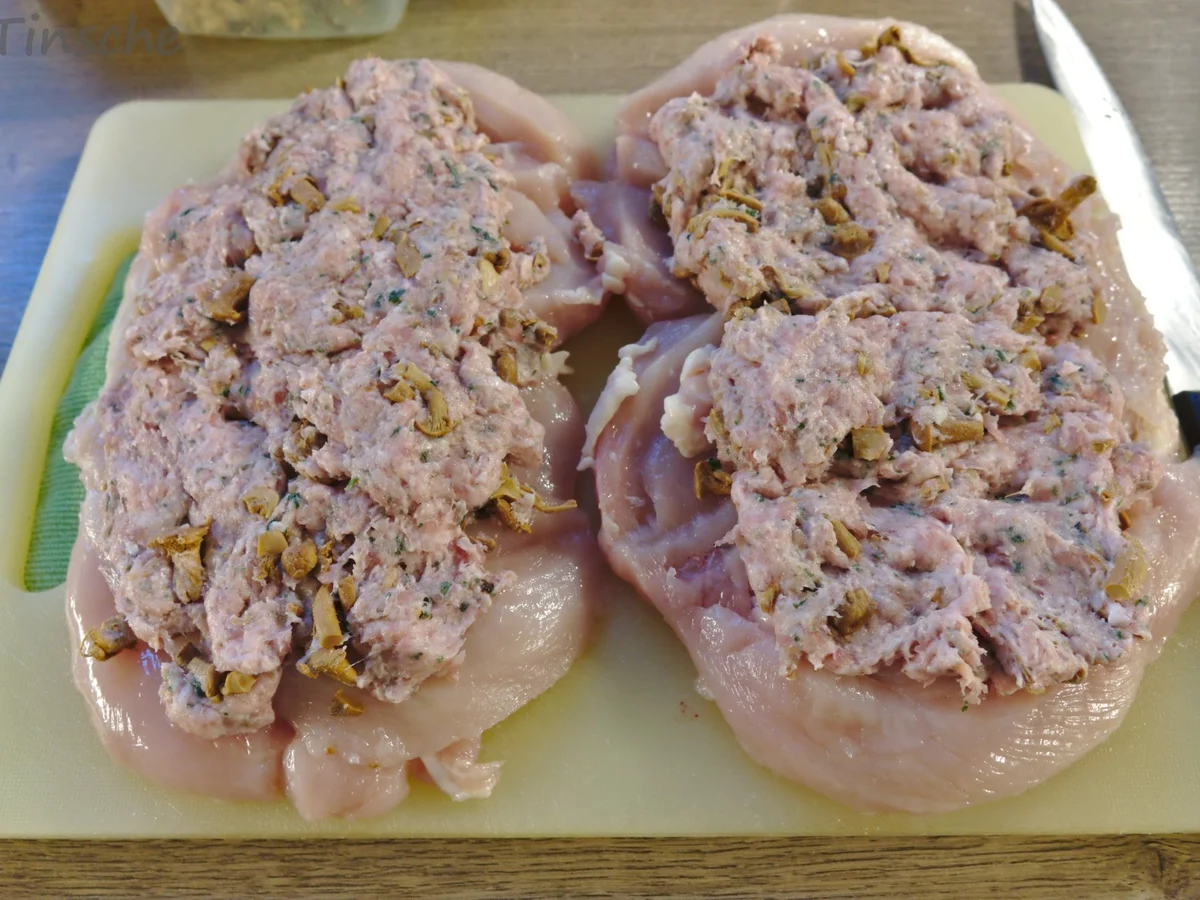 Zarter Hähnchen-Rollbraten mit Pfifferlingsbrät - Rezept - Bild Nr. 15263