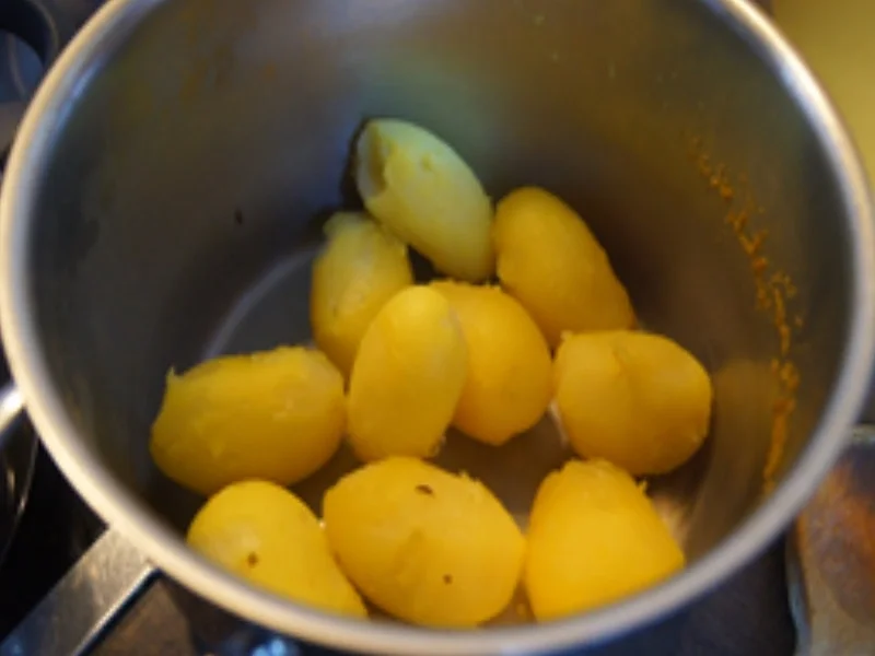 Tomatencurry mit Wachteleiern und Drillingen - Rezept - Bild Nr. 15273