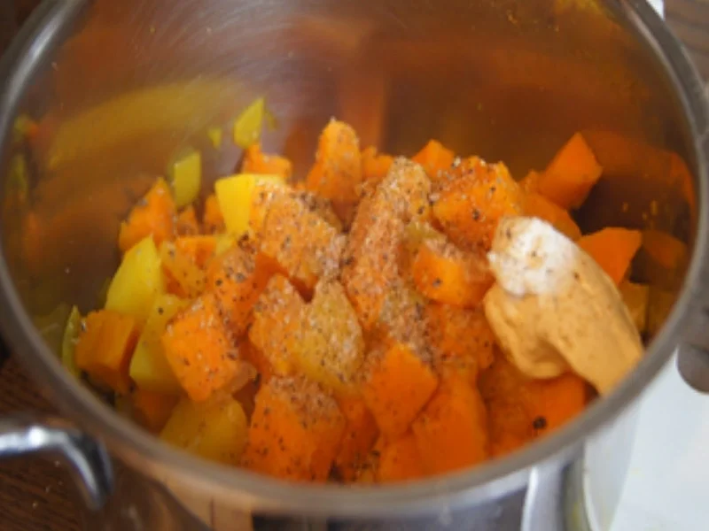 Nackenkotelett mit Rahm-Kohlrabi und Süßkartoffelstampf - Rezept - Bild Nr. 10