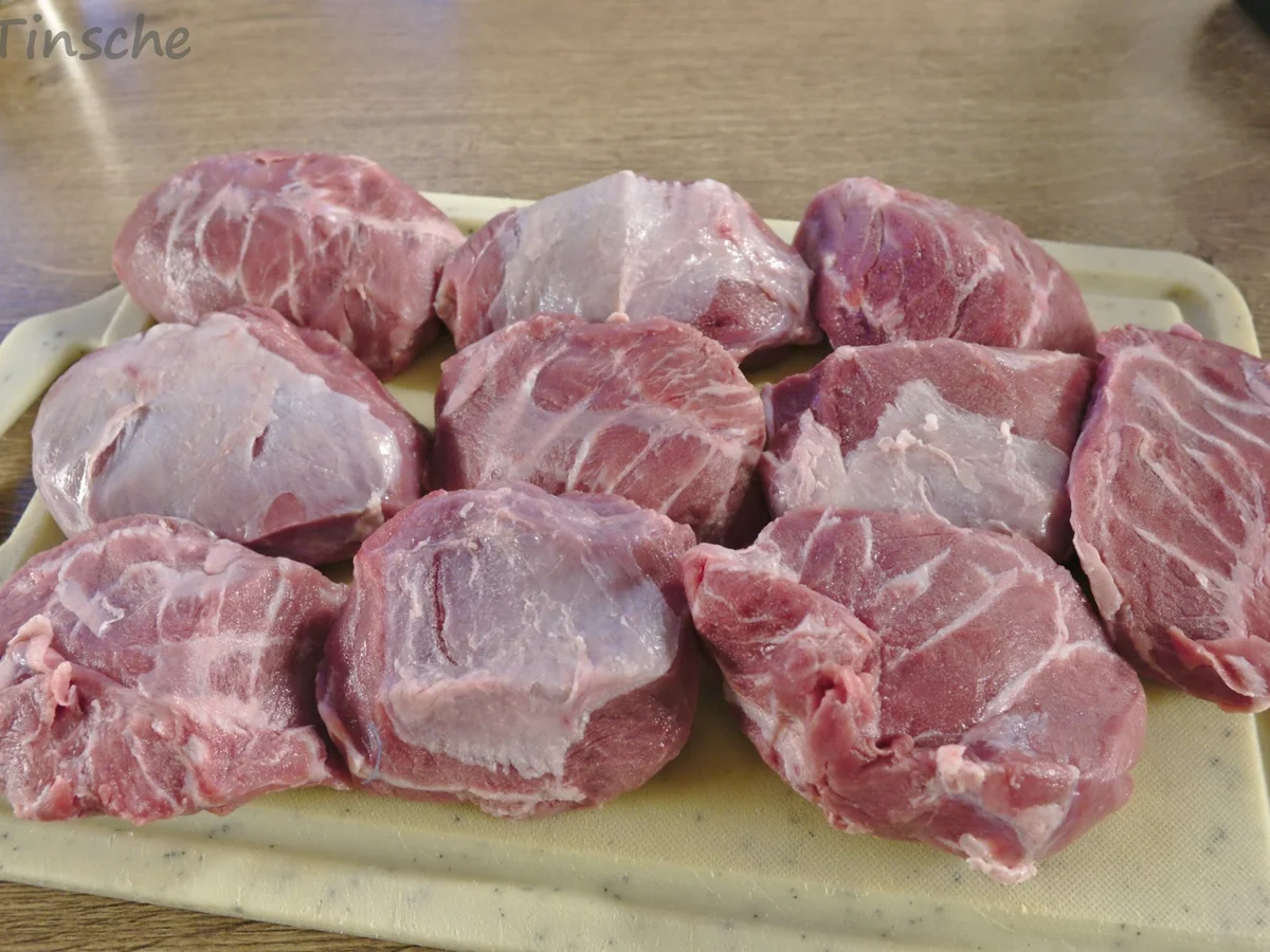 Schweinebäckchen zart geschmort in belgischer Kriek-Biersoße - Rezept - Bild Nr. 2