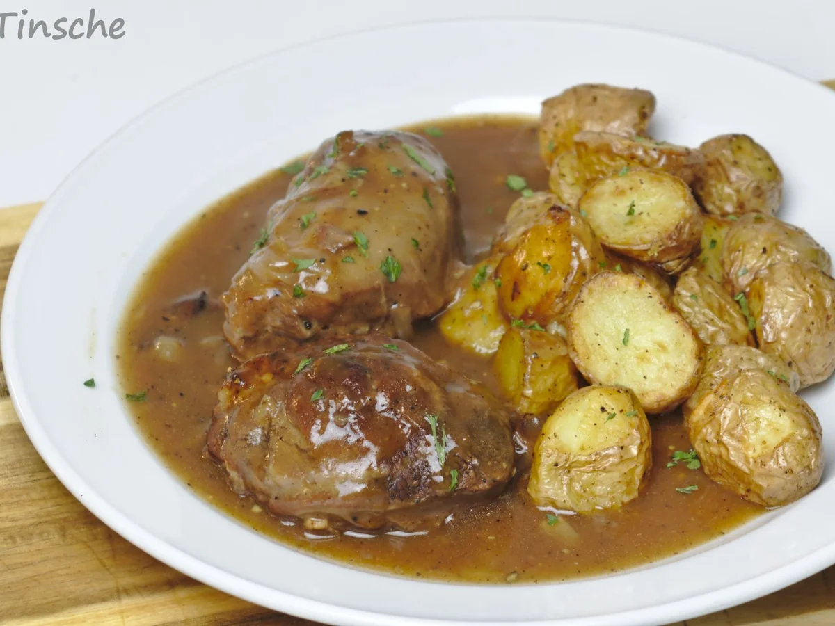 Schweinebäckchen zart geschmort in belgischer Kriek-Biersoße - Rezept - Bild Nr. 7