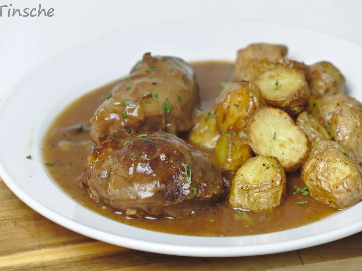 Schweinebäckchen zart geschmort in belgischer Kriek-Biersoße - Rezept - Bild Nr. 8