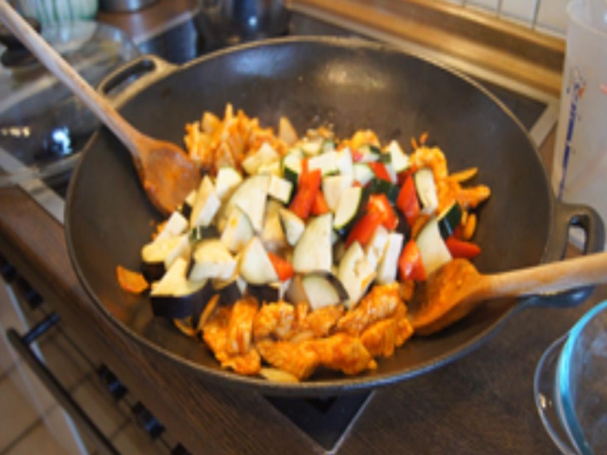 Rotes Putenfleischcurry mit gelben Basmatireis - Rezept - Bild Nr. 17