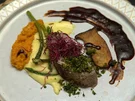 Filet mit Pistazien auf Kartoffel mit Portweinreduktion - Rezept - Bild Nr. 15277