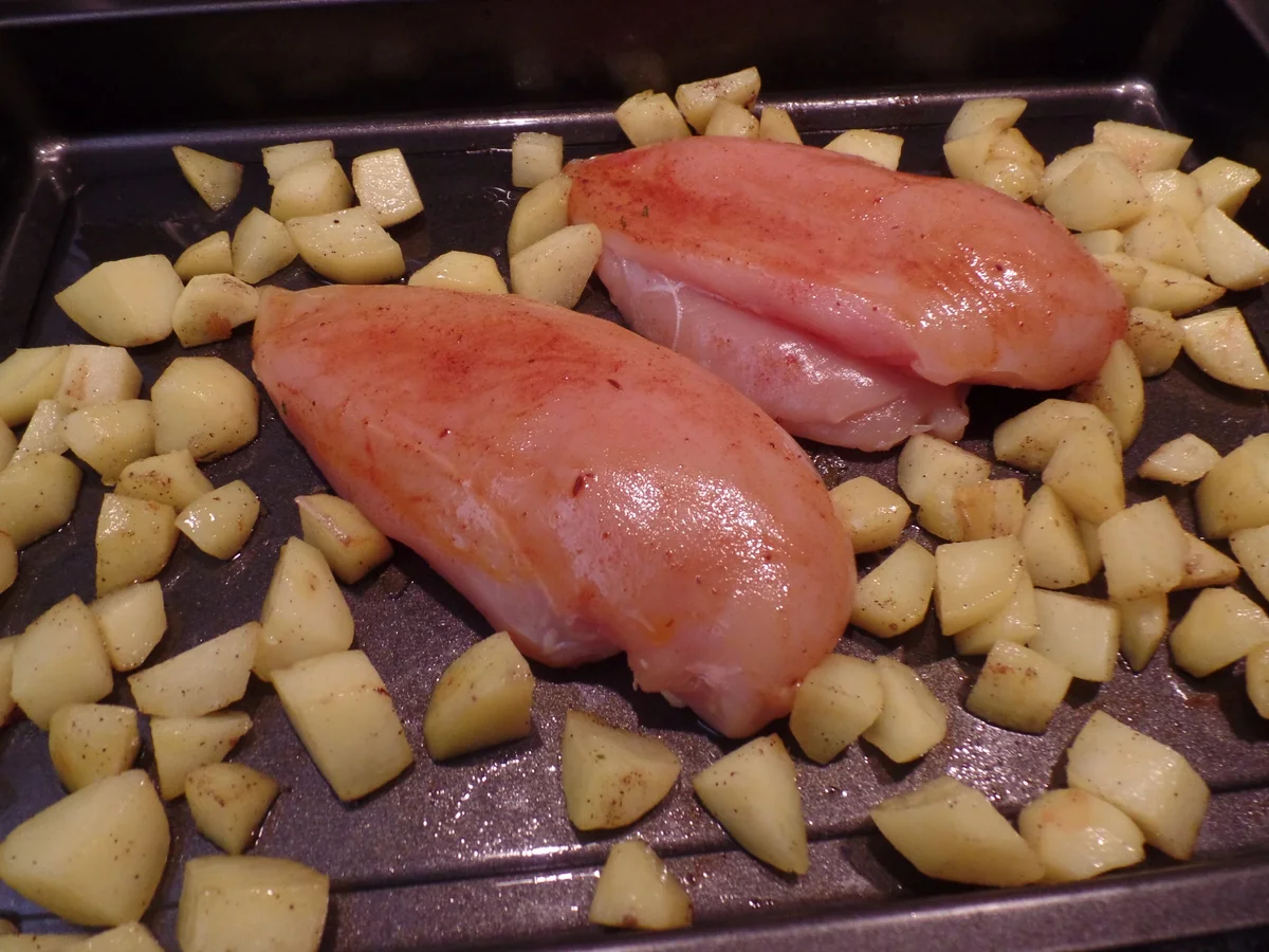 Hähnchenbrust und Kartoffeln vom Blech mit Kräuterbutter - Rezept - Bild Nr. 15298