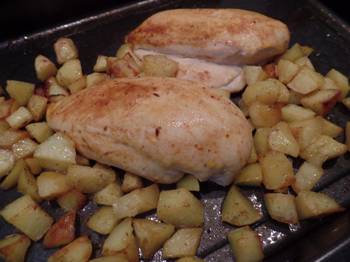 Hähnchenbrust und Kartoffeln vom Blech mit Kräuterbutter - Rezept ...