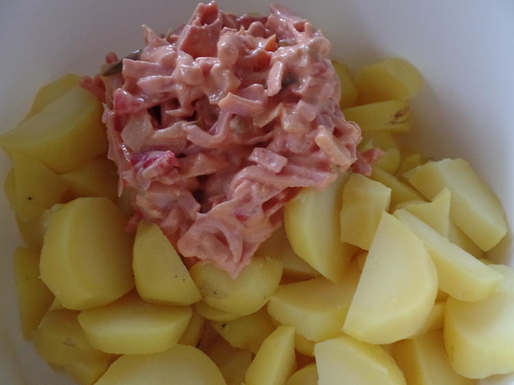 Pikanter-Kartoffelsalat mit Würstchen - Rezept - kochbar.de