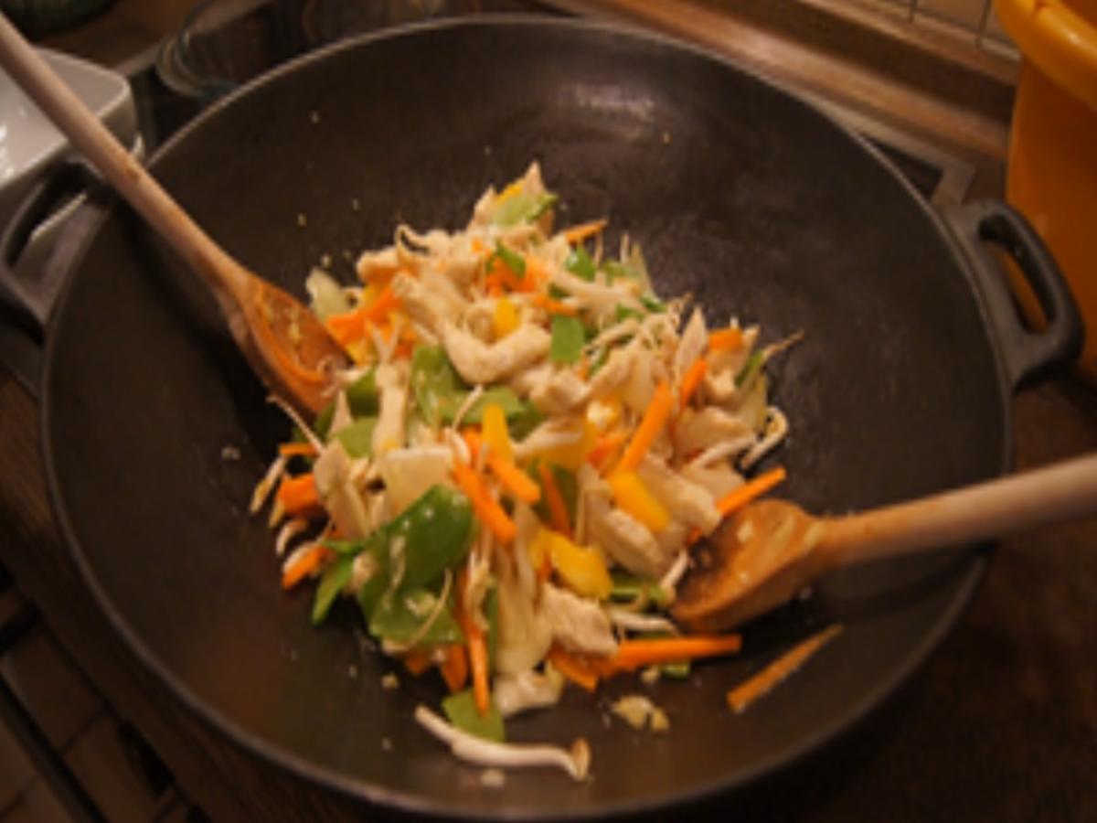 Nasi Goreng mit Hähnchenbrustfilet und Gemüsemix - Rezept - Bild Nr. 11