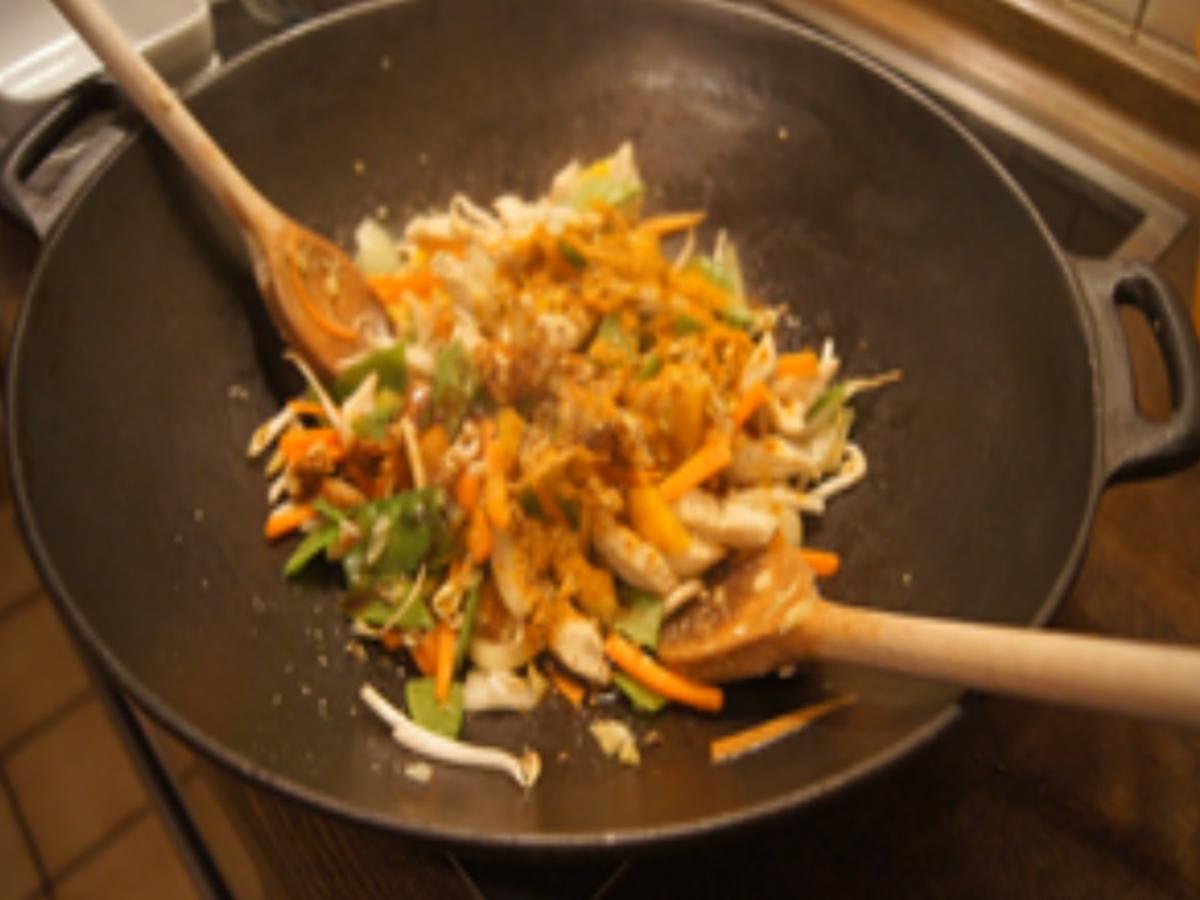 Nasi Goreng mit Hähnchenbrustfilet und Gemüsemix - Rezept - Bild Nr. 12