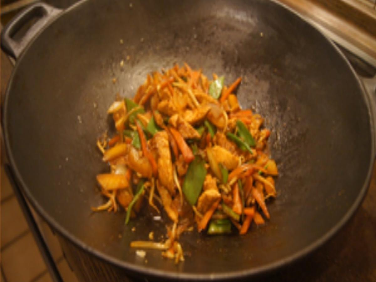 Nasi Goreng mit Hähnchenbrustfilet und Gemüsemix - Rezept - Bild Nr. 13