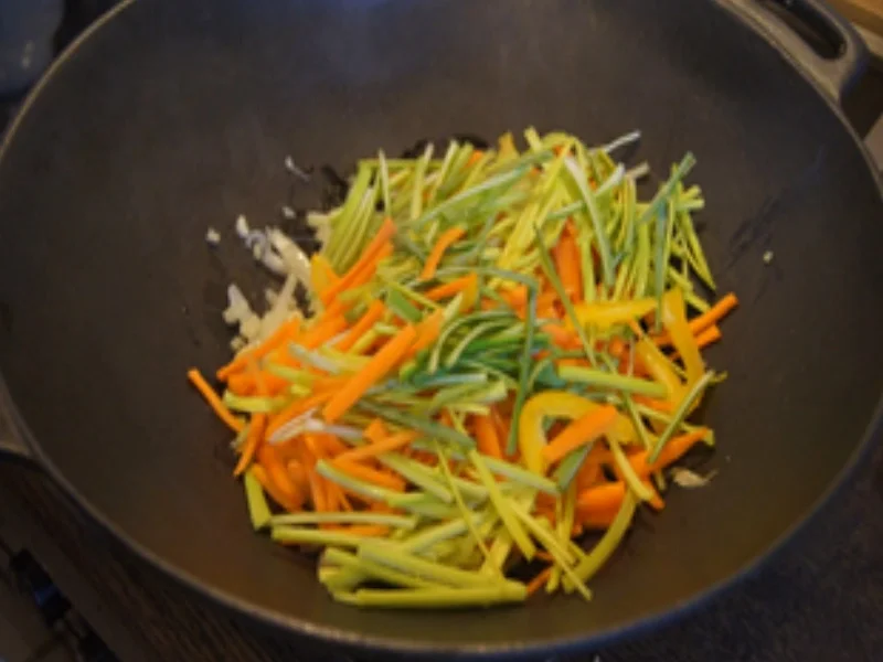 Bami Goreng mit Garnelen und Gemüsemix - Rezept - Bild Nr. 15308