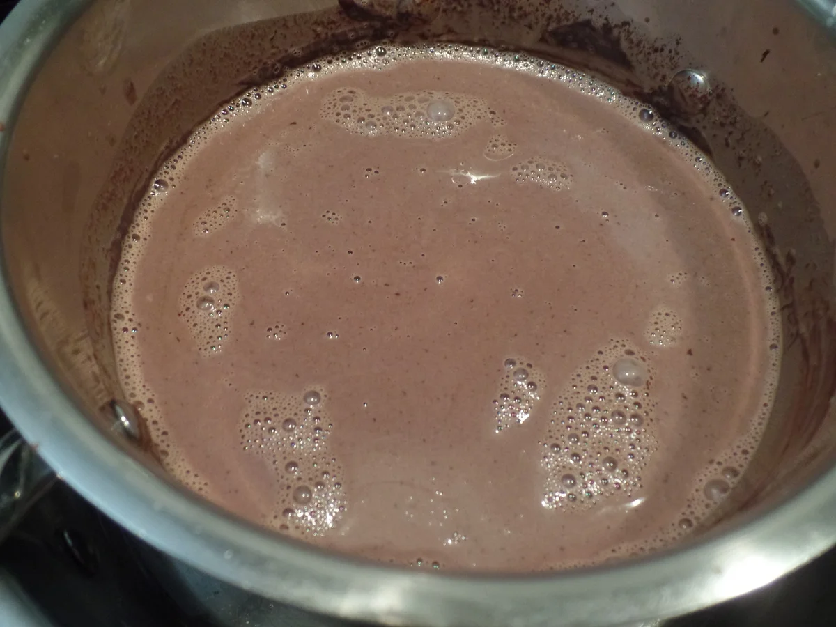 Rezept: Schokoladen-Muffins mit Schokosahne und on Top eine Praline Bild Nr. 15300 Schokoladen-Muffins mit Schokosahne und on Top eine Praline - Rezept - Bild Nr. 15300