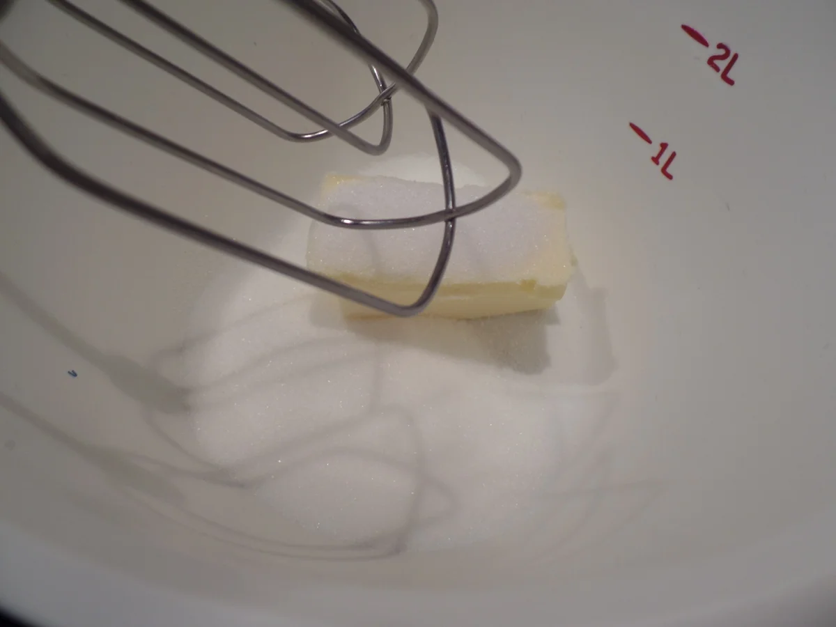 Rezept: Schokoladen-Muffins mit Schokosahne und on Top eine Praline Bild Nr. 15301 Schokoladen-Muffins mit Schokosahne und on Top eine Praline - Rezept - Bild Nr. 15301