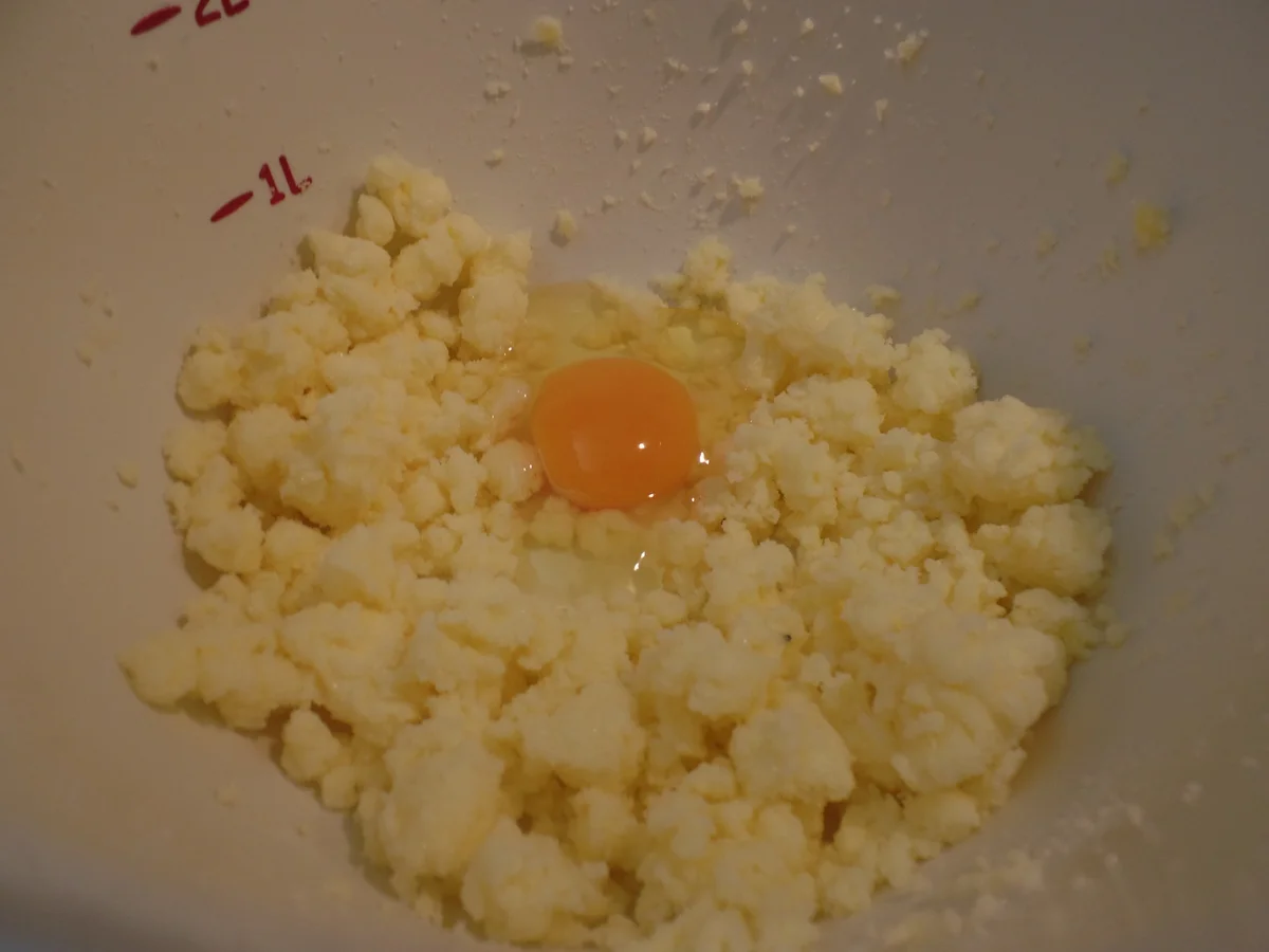 Rezept: Schokoladen-Muffins mit Schokosahne und on Top eine Praline Bild Nr. 15302 Schokoladen-Muffins mit Schokosahne und on Top eine Praline - Rezept - Bild Nr. 15302