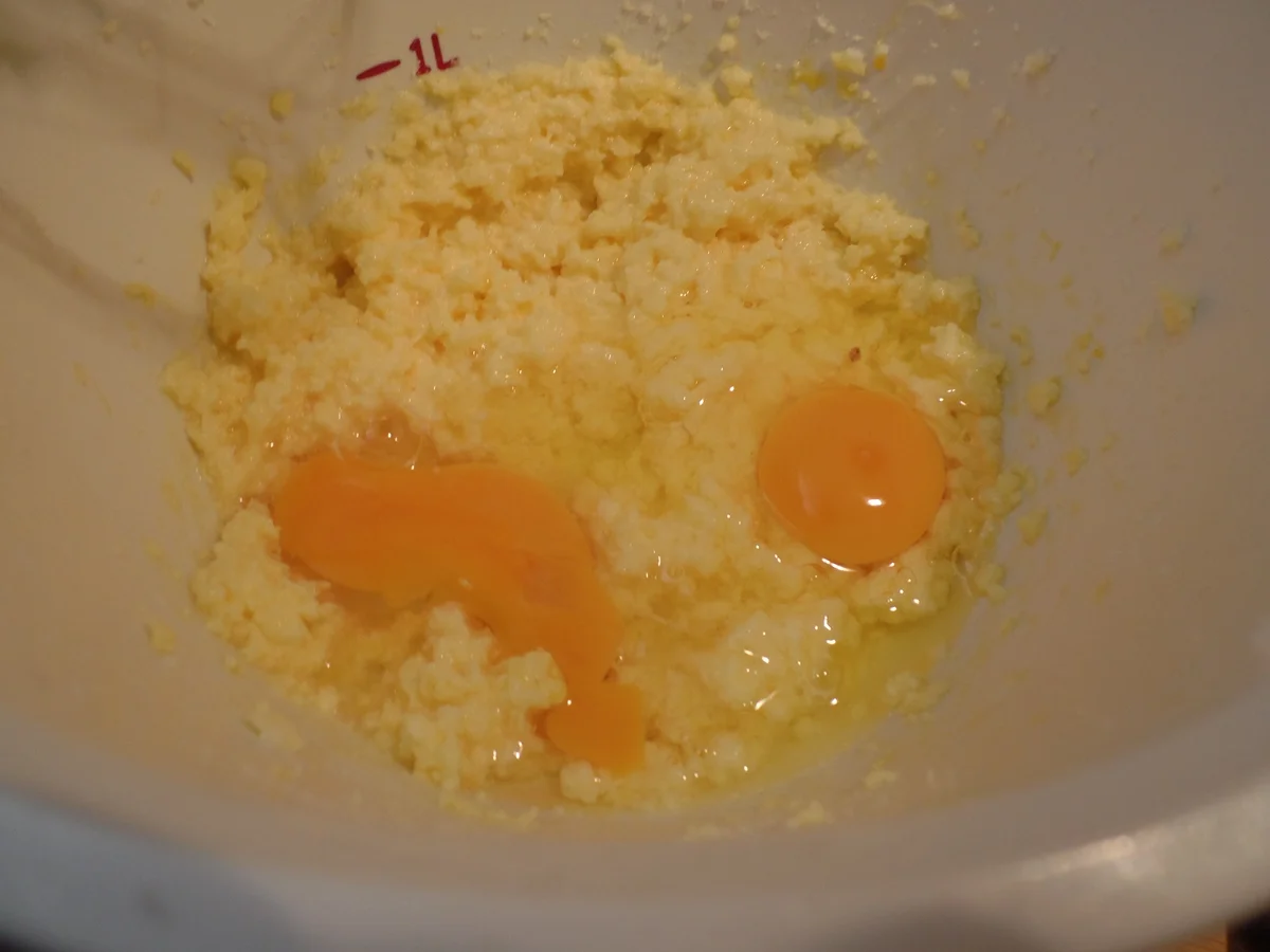 Rezept: Schokoladen-Muffins mit Schokosahne und on Top eine Praline Bild Nr. 15303 Schokoladen-Muffins mit Schokosahne und on Top eine Praline - Rezept - Bild Nr. 15303