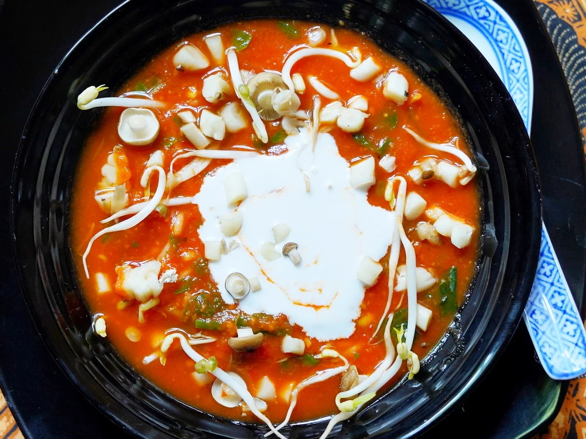 Würzige Tomatensuppe mit Mungokeimlingen - Rezept - Bild Nr. 3