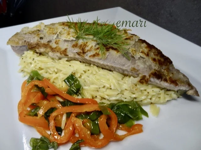 Rezept: gebratenes Welsfilet auf Zitronen - Nudelreis mit kleiner Gemüsebeilage Bild Nr. 15309 gebratenes Welsfilet auf Zitronen - Nudelreis mit kleiner Gemüsebeilage - Rezept - Bild Nr. 15309