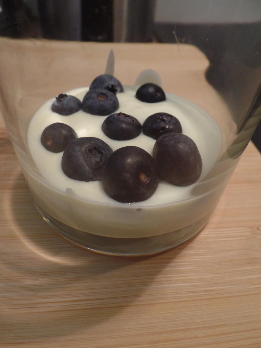 Vanille-Mascarpone-Pudding mit Heidelbeeren und Pinienkernen - Rezept - Bild Nr. 15304