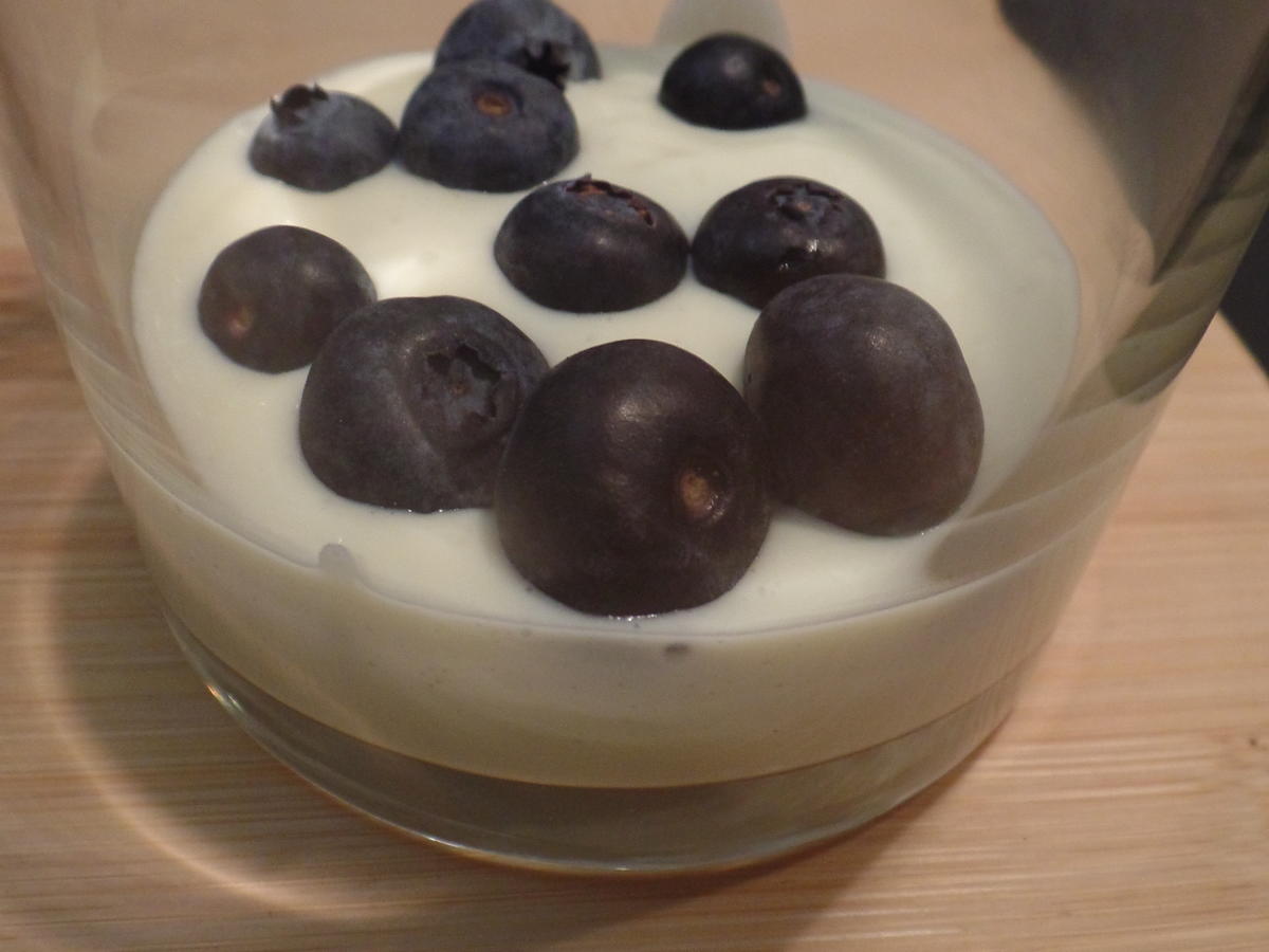 Vanille-Mascarpone-Pudding mit Heidelbeeren und Pinienkernen - Rezept ...