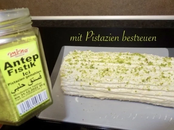 Biskuitroulade mit Zitronencreme gefüllt - Rezept - Bild Nr. 15306