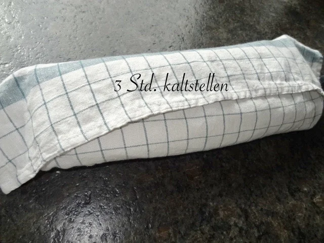 Biskuitroulade mit Zitronencreme gefüllt - Rezept - Bild Nr. 15325